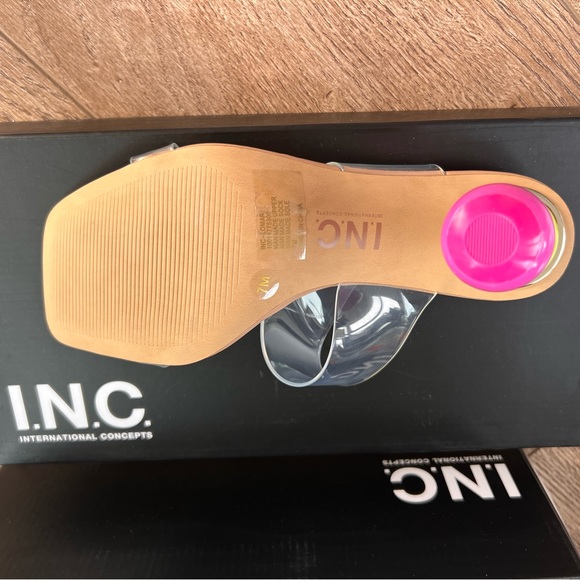 #1 Beautiful transparent strap high heels 👠 - Picture 3 of 5